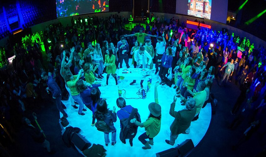 AGEAS Show Your Colors